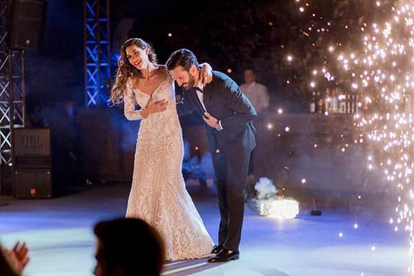 chic-summer-wedding-patra-white-florals_35