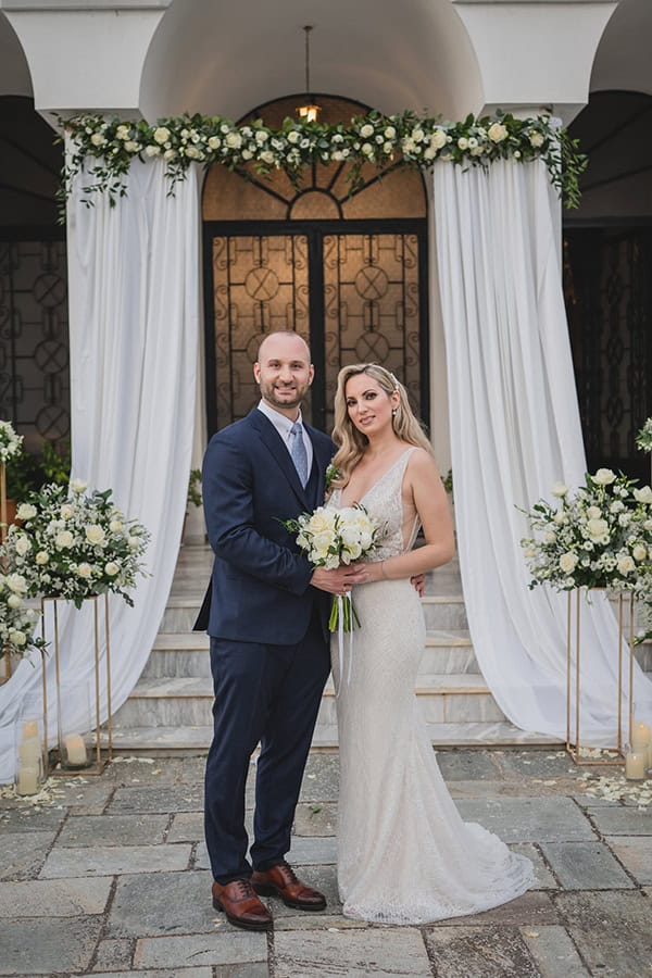 chic-summer-wedding-white-flowers-gold-accents_02