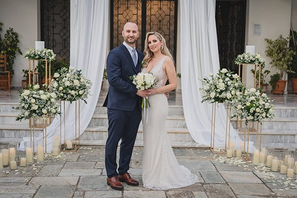 chic-summer-wedding-white-flowers-gold-accents_03