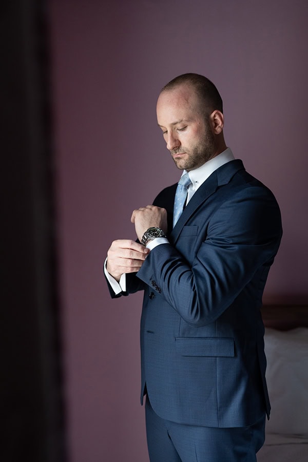 chic-summer-wedding-white-flowers-gold-accents_06x