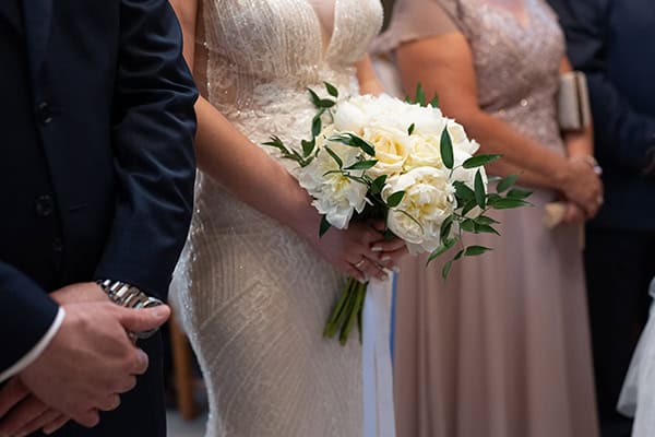 chic-summer-wedding-white-flowers-gold-accents_20