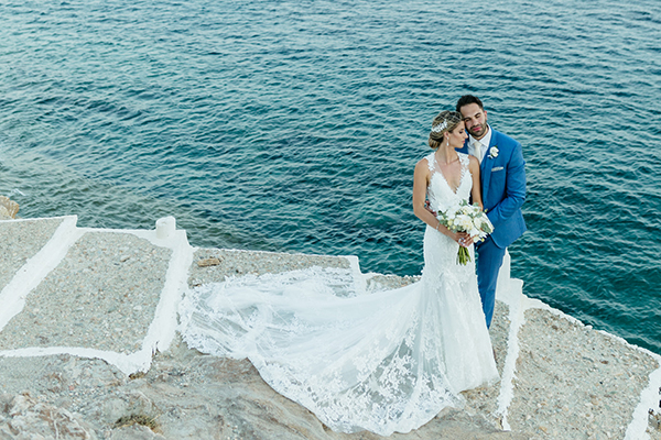destination-summer-wedding-sifnos-island-white-florals_06
