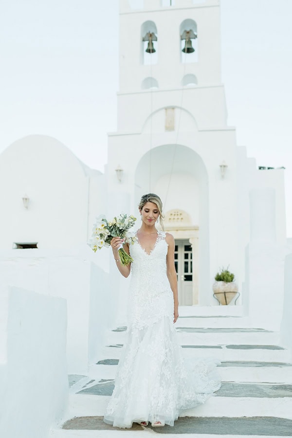 destination-summer-wedding-sifnos-island-white-florals_07