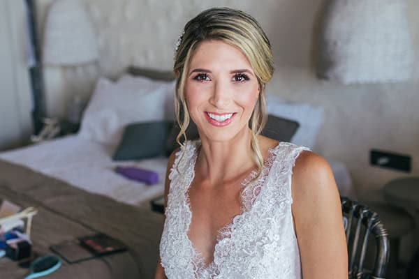 destination-summer-wedding-sifnos-island-white-florals_09