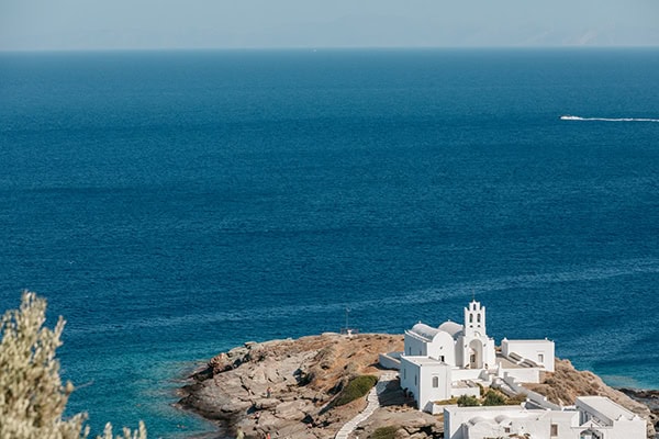 destination-summer-wedding-sifnos-island-white-florals_10x