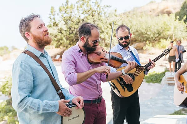 destination-summer-wedding-sifnos-island-white-florals_11