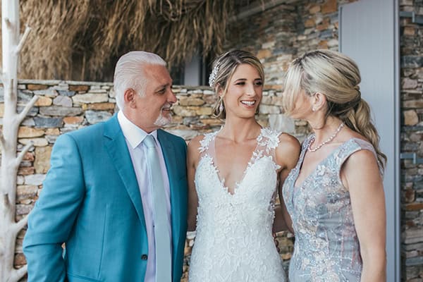 destination-summer-wedding-sifnos-island-white-florals_15