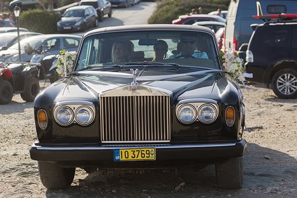 destination-summer-wedding-sifnos-island-white-florals_23
