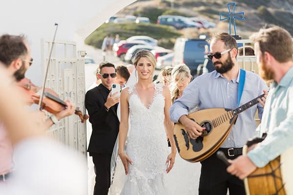 destination-summer-wedding-sifnos-island-white-florals_25