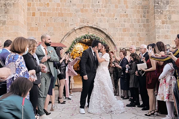 elegant-fall-wedding-athens-nicosia-gold-details_17