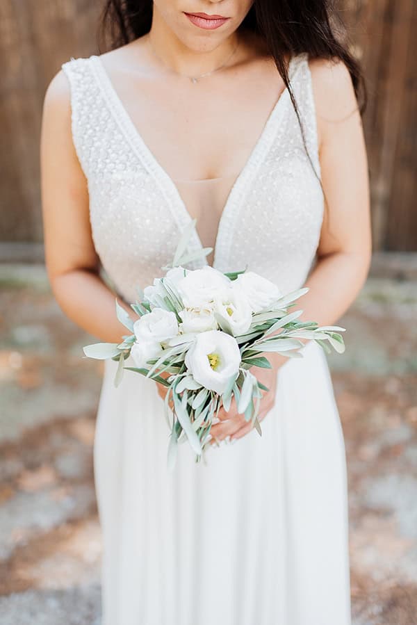 romantic-fall-wedding-olives-white-roses_04