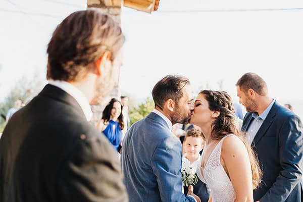 romantic-fall-wedding-olives-white-roses_09