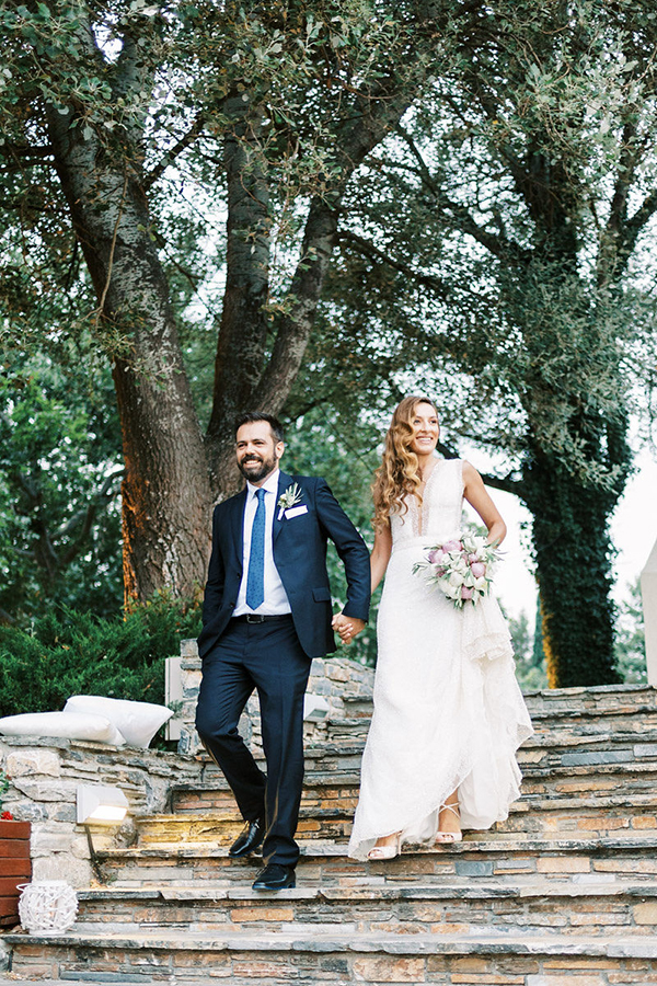 romantic-summer-wedding-volos-white-roses-olives_01