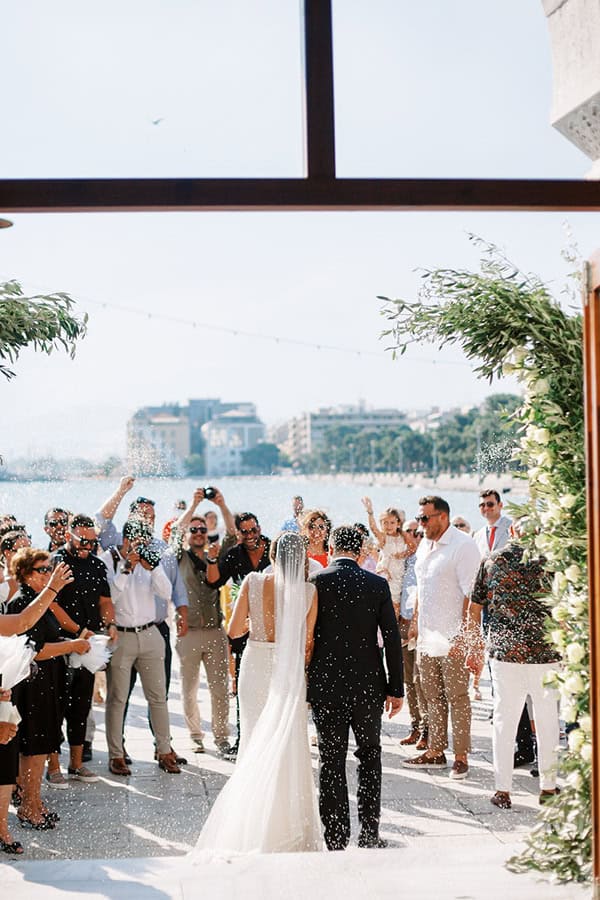 romantic-summer-wedding-volos-white-roses-olives_23