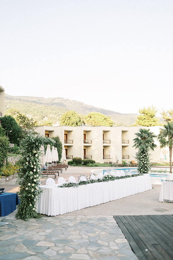 romantic-summer-wedding-volos-white-roses-olives_26