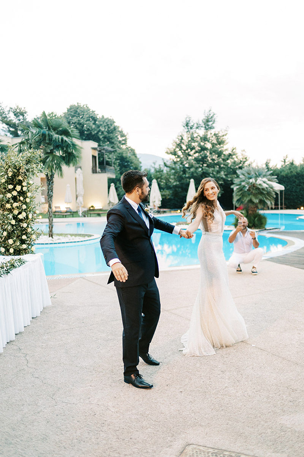 romantic-summer-wedding-volos-white-roses-olives_33