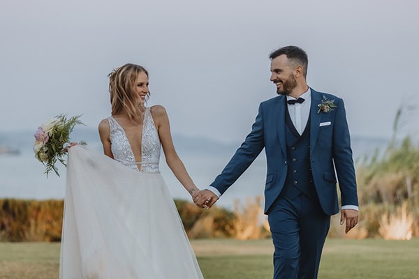 Εντυπωσιακός καλοκαιρινός γάμος στην Αθήνα με πλούσιο ανθοστολισμό ǀ Ιουλία & Ιωάννης