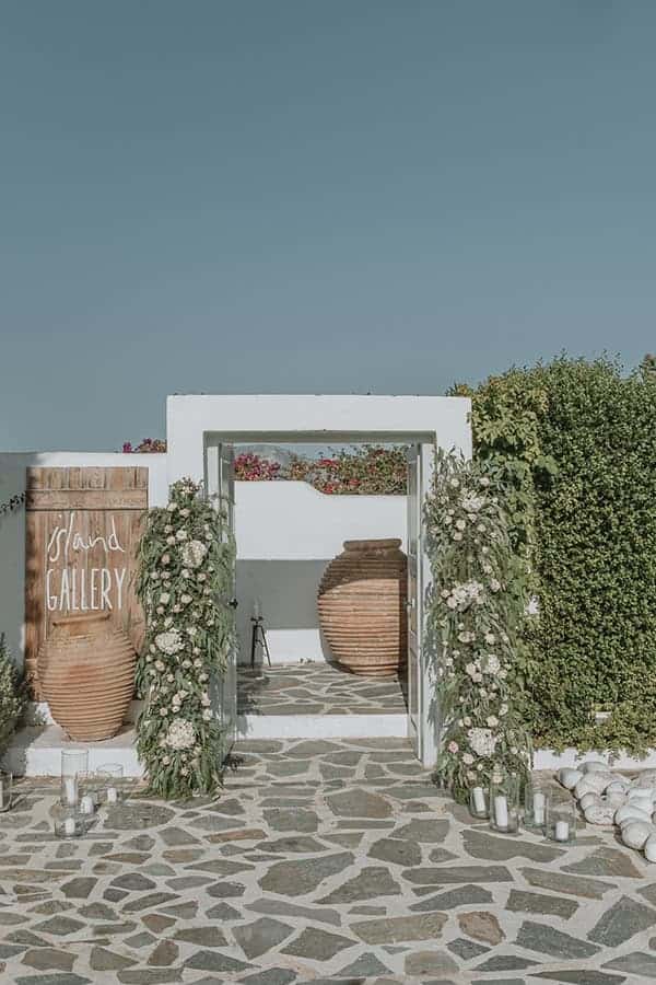 stunning-wedding-athens-lush-florals_17x