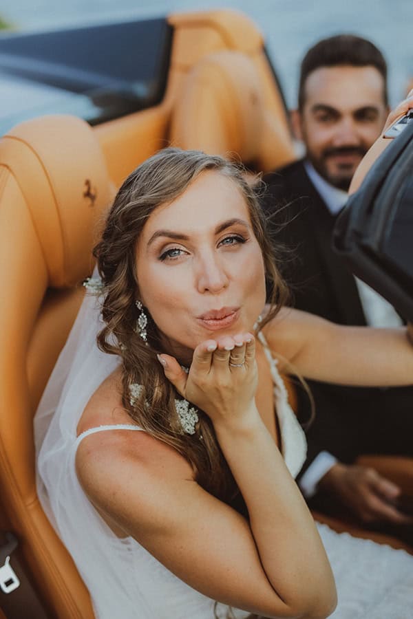 summer-wedding-athens-dressed-white-colors-beautiful-florals_02