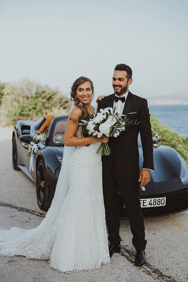 summer-wedding-athens-dressed-white-colors-beautiful-florals_03