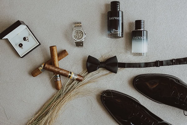 summer-wedding-athens-dressed-white-colors-beautiful-florals_09x