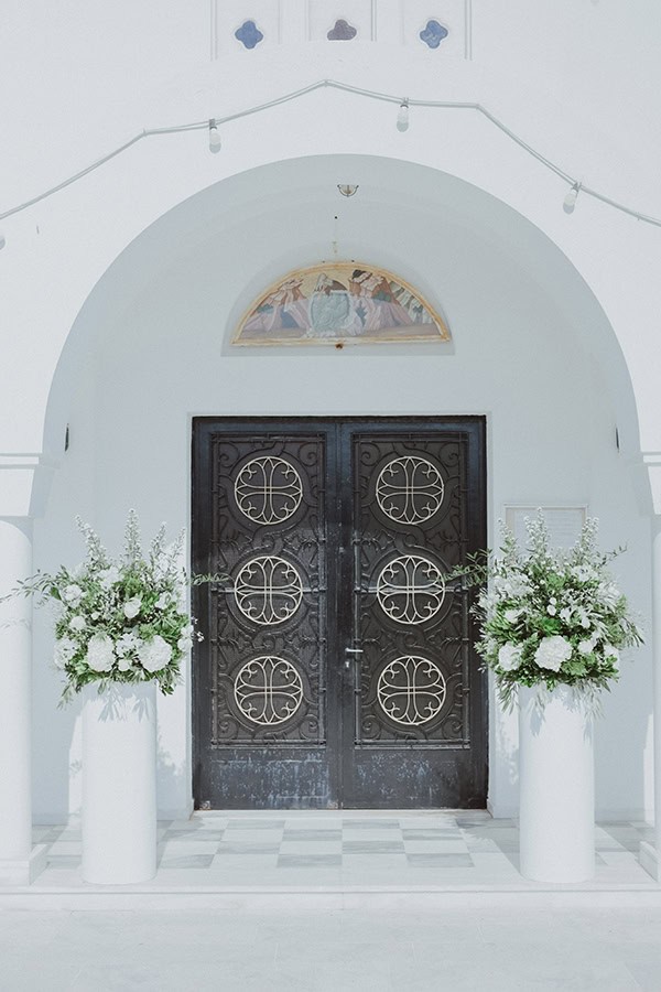 summer-wedding-athens-dressed-white-colors-beautiful-florals_11