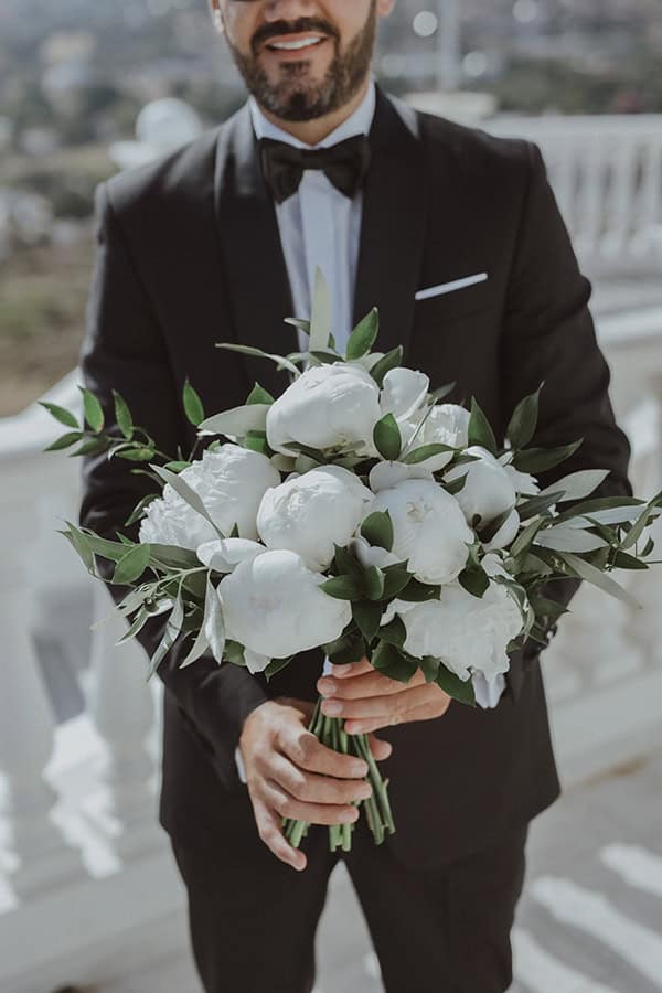summer-wedding-athens-dressed-white-colors-beautiful-florals_14