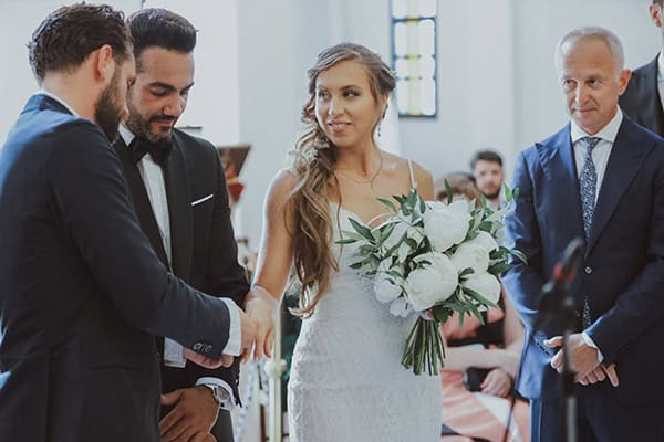 summer-wedding-athens-dressed-white-colors-beautiful-florals_18