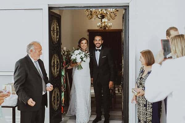 summer-wedding-athens-dressed-white-colors-beautiful-florals_19