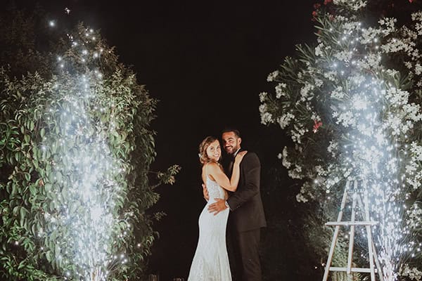 summer-wedding-athens-dressed-white-colors-beautiful-florals_30