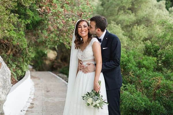 Καλοκαιρινός γάμος στη Λευκάδα με λευκά τριαντάφυλλα │ Φαίη & Γιάννης