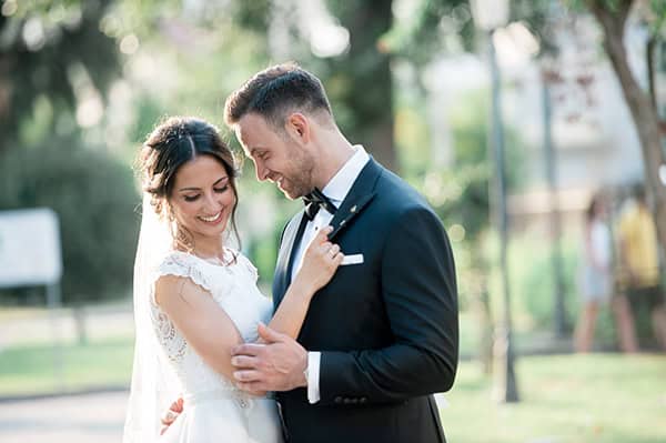 summer-wedding-patra-white-flower-arrangements_06