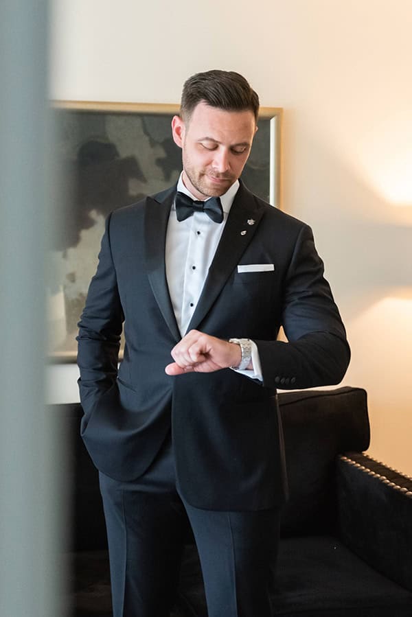 summer-wedding-patra-white-flower-arrangements_09