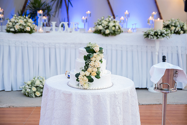 summer-wedding-patra-white-flower-arrangements_22