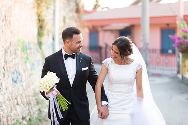 summer-wedding-patra-white-flower-arrangements_28