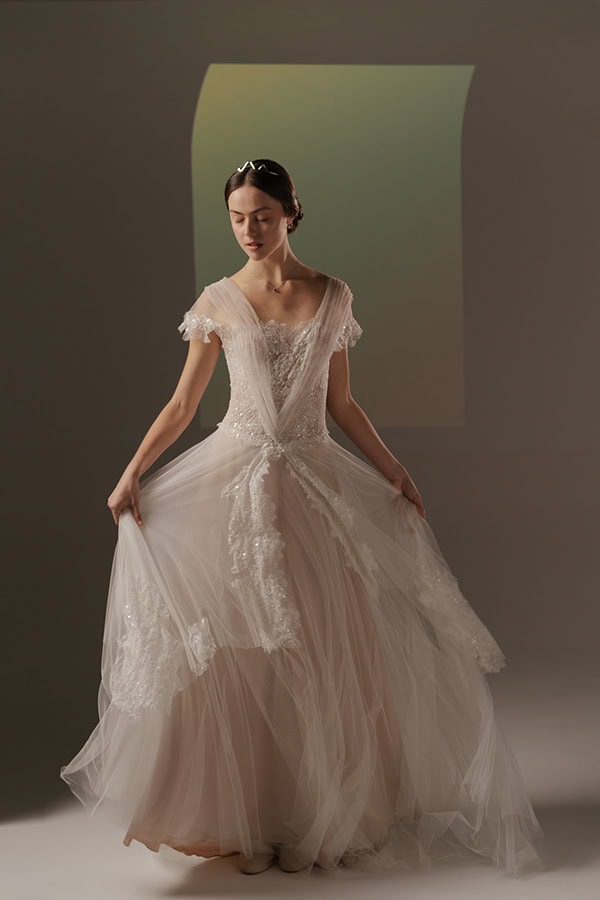 ultra-elegant-wedding-dresses-romantic-details_05