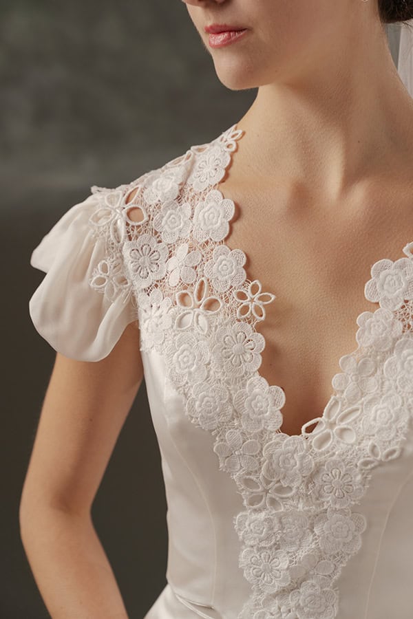 ultra-elegant-wedding-dresses-romantic-details_10
