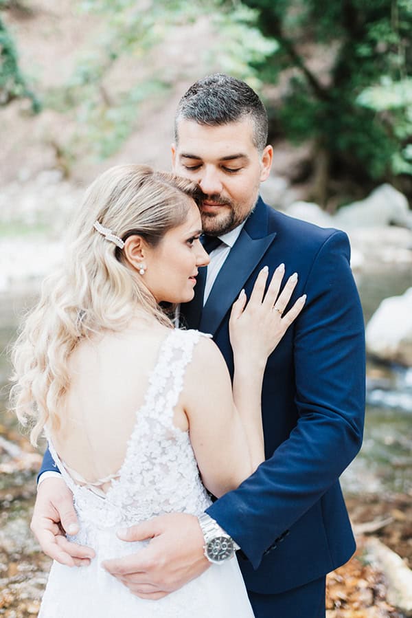 beautiful-fall-wedding-agrinio-romantic-florals_02x