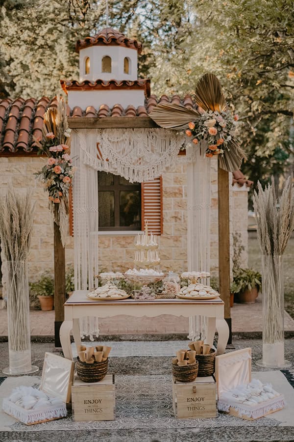 bohemian-fall-wedding-macrame-coral-hues_09