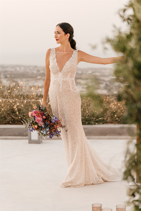 colorful-styled-shoot-santorini-stunning-views-luxurious-details_02x