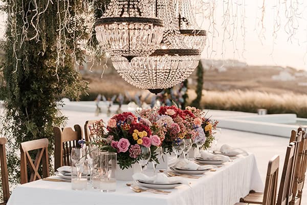 colorful-styled-shoot-santorini-stunning-views-luxurious-details_03