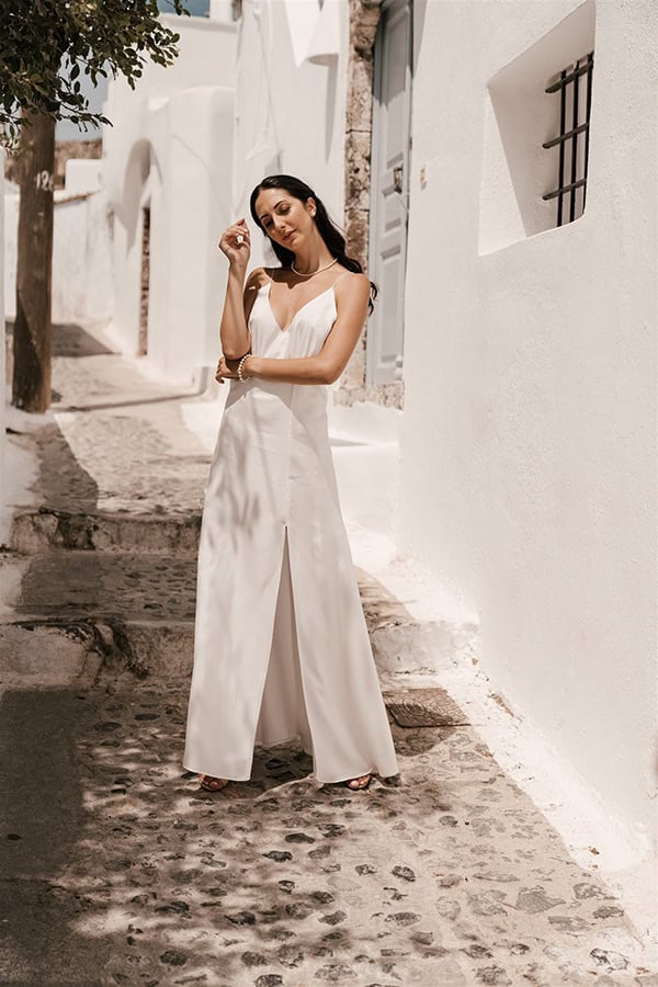 colorful-styled-shoot-santorini-stunning-views-luxurious-details_04