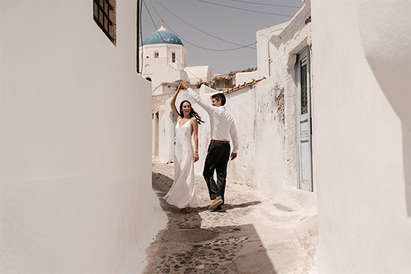 colorful-styled-shoot-santorini-stunning-views-luxurious-details_05