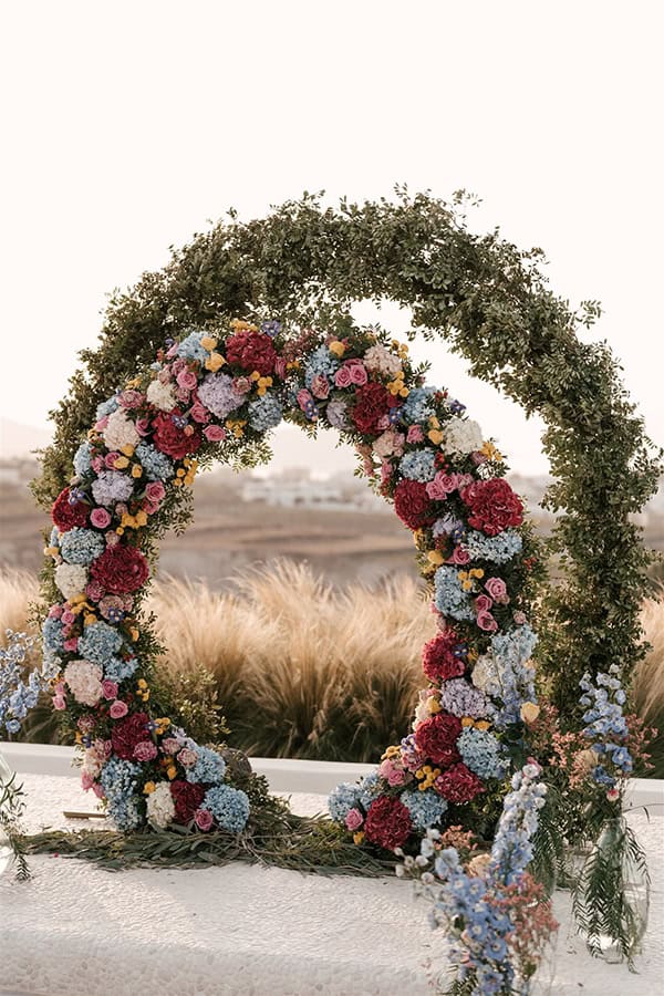 colorful-styled-shoot-santorini-stunning-views-luxurious-details_13