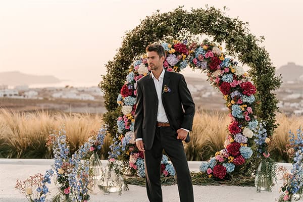 colorful-styled-shoot-santorini-stunning-views-luxurious-details_14