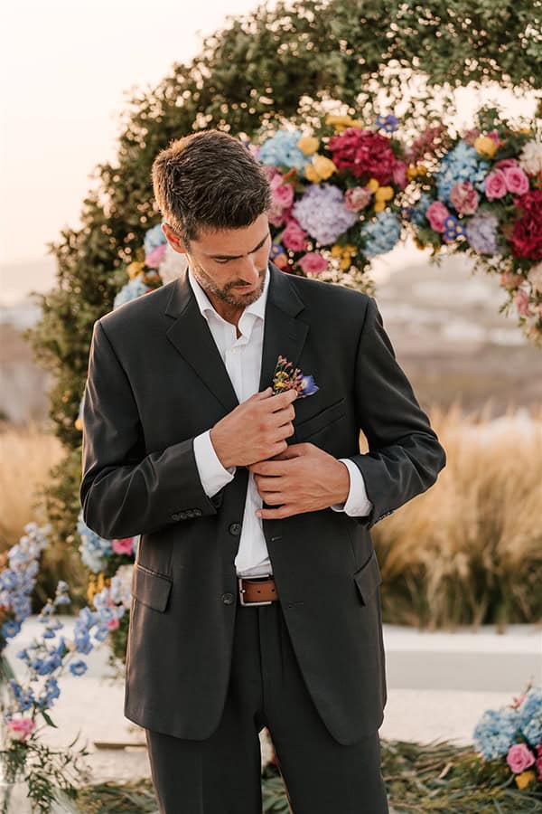 colorful-styled-shoot-santorini-stunning-views-luxurious-details_15x