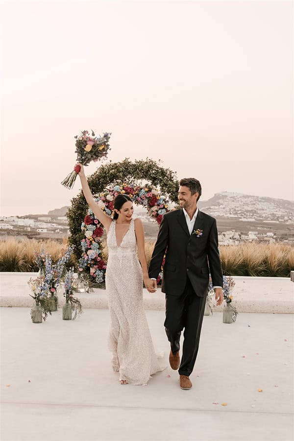 colorful-styled-shoot-santorini-stunning-views-luxurious-details_19