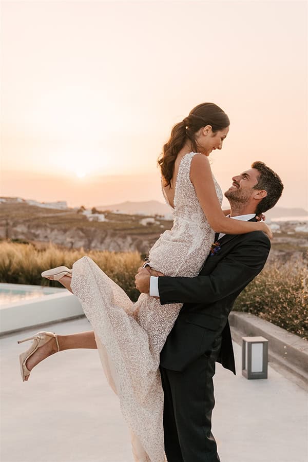 colorful-styled-shoot-santorini-stunning-views-luxurious-details_20x