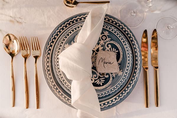 colorful-styled-shoot-santorini-stunning-views-luxurious-details_23w
