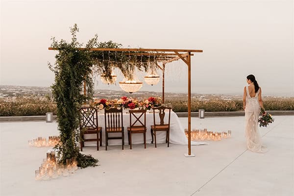 colorful-styled-shoot-santorini-stunning-views-luxurious-details_23x
